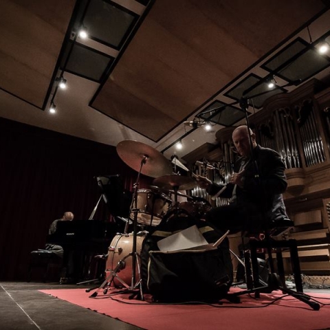 Il trio Roberto Gatto, Antonio Zambrini e Marco Micheli sul palco del Conservatorio "G. Cantelli" di Novara per NovaraJazz